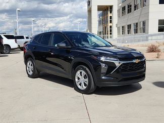 Used 2025 Chevrolet Trax LS image 1