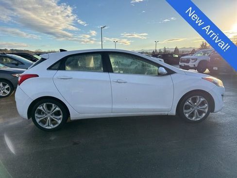 Used 2014 Hyundai Elantra GT w/ Option Group 03 image 8