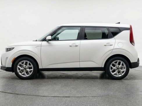 Used 2025 Kia Soul LX w/ LX Technology Package FWD image 5