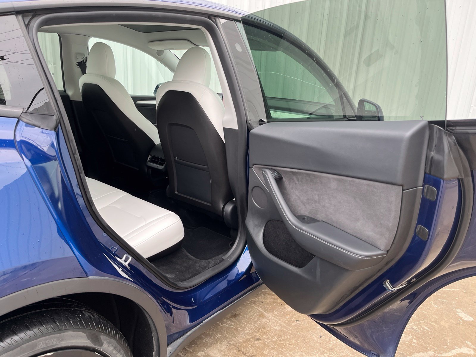 Used 2024 Tesla Model Y 2WD image 16