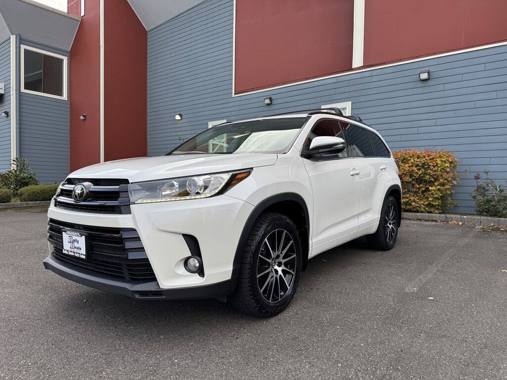 Used 2017 Toyota Highlander SE AWD/4WD image 4