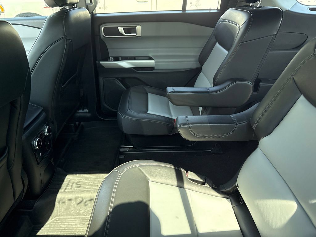 Used 2024 Ford Explorer XLT w/ Equipment Group 202A AWD/4WD image 11
