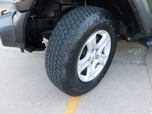 Used 2020 Jeep Wrangler Unlimited Sport S AWD/4WD image 19