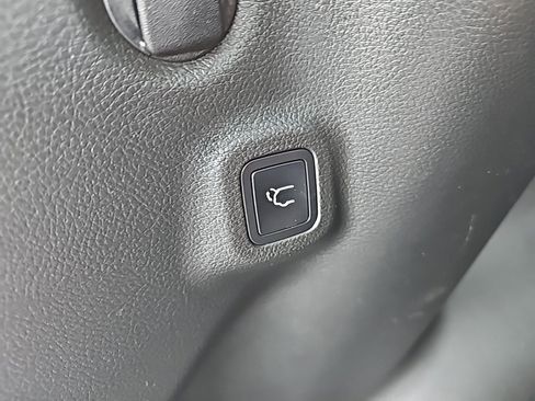 Certified 2024 Jeep Compass Limited w/ High Altitude Package image 27