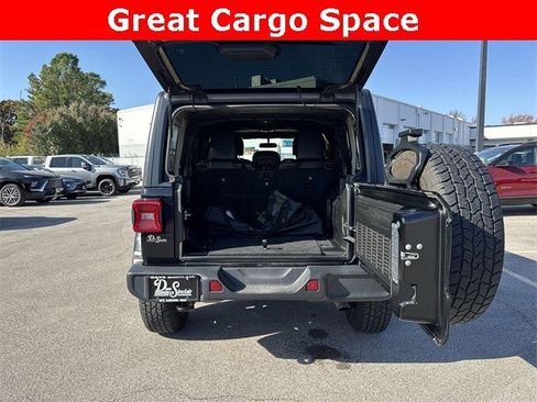 Used 2019 Jeep Wrangler Unlimited Sahara w/ LED Lighting Group image 28