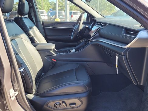 New 2025 Jeep Grand Cherokee L Limited w/ Luxury Tech Group II image 15