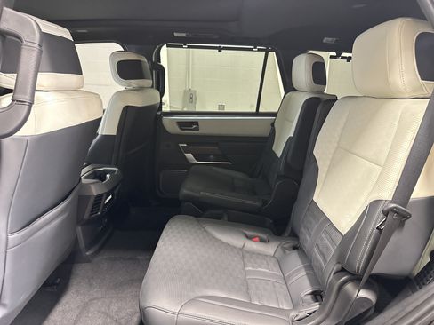Used 2025 Toyota Sequoia Capstone AWD/4WD image 31