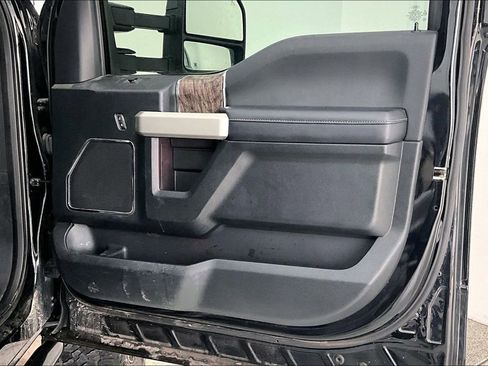 Used 2018 Ford F250 Lariat w/ Lariat Ultimate Package image 25