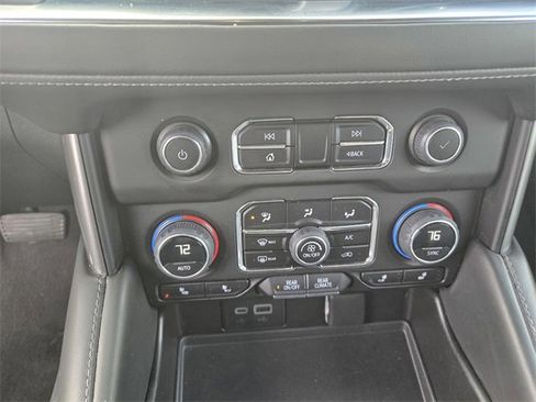 Used 2023 Chevrolet Suburban LT image 19
