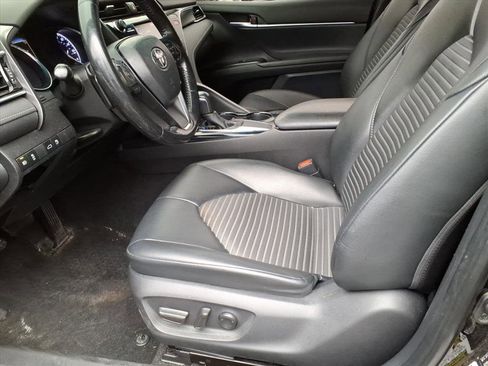 Used 2018 Toyota Camry SE image 12