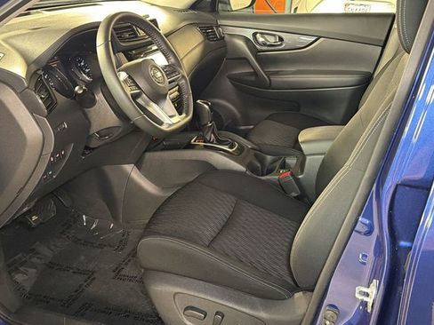 Used 2020 Nissan Rogue SV image 19