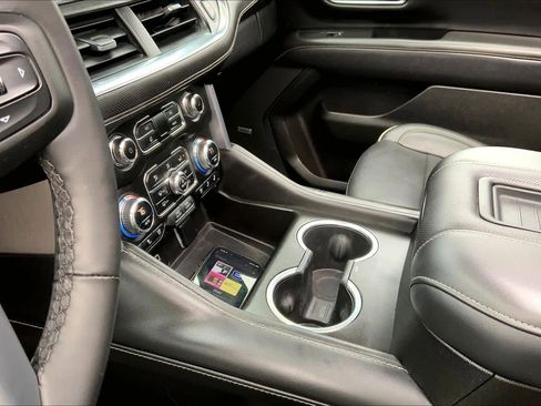 Used 2023 GMC Yukon SLT w/ SLT Premium Package image 15