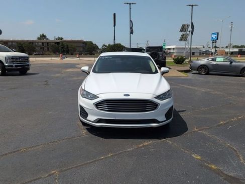 Used 2020 Ford Fusion SE FWD image 2