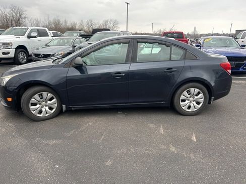 Used 2014 Chevrolet Cruze LS image 4