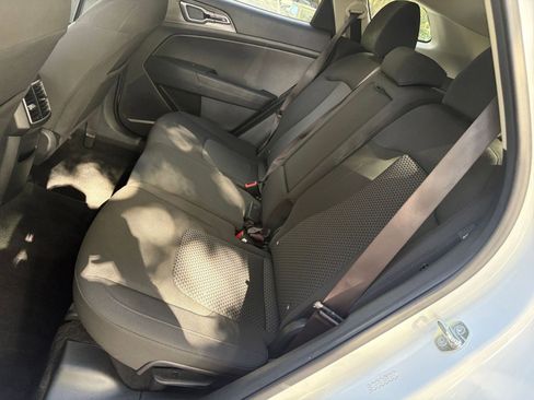 Used 2025 Kia Sportage LX image 33