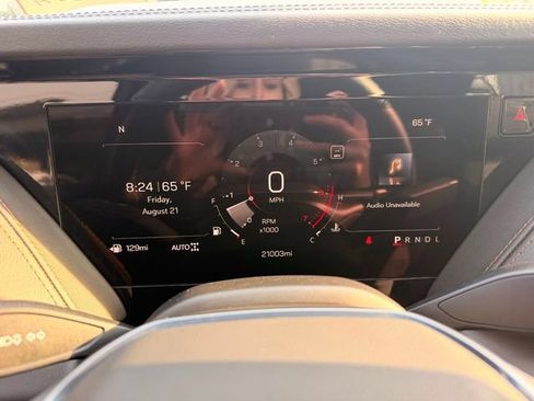 Used 2025 GMC Yukon XL AT4 w/ AT4 Premium Package AWD/4WD image 16
