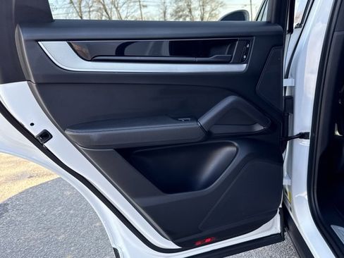 Used 2024 Porsche Cayenne image 12