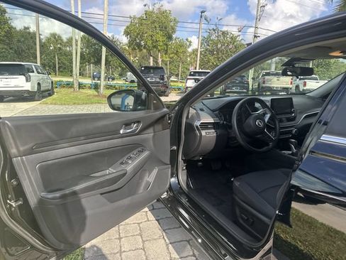 Used 2025 Nissan Altima 2.5 SV FWD image 22