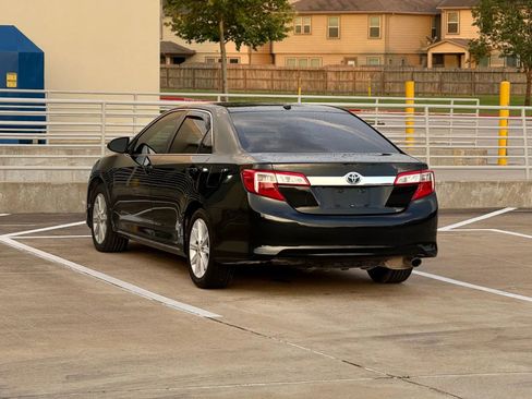 Used 2012 Toyota Camry XLE w/ Leather Pkg FWD image 5