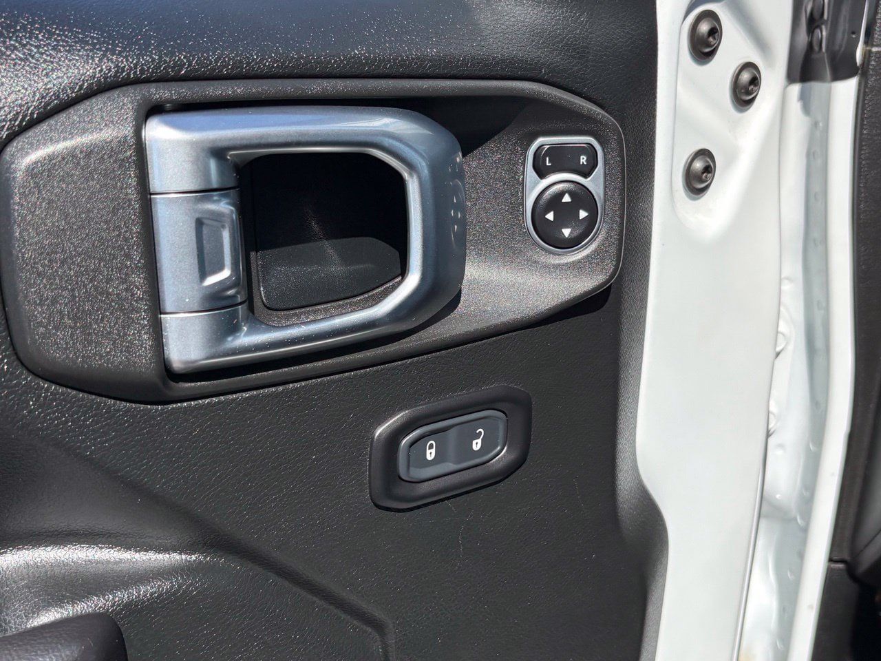Used 2020 Jeep Wrangler Sport AWD/4WD image 17
