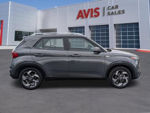 Used 2025 Hyundai Venue SEL FWD image 5