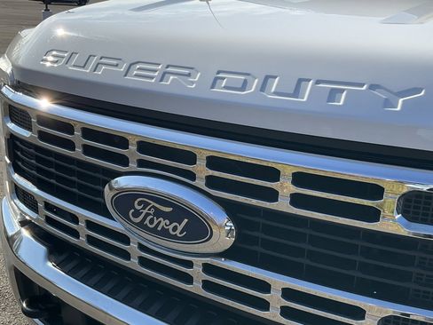 Used 2023 Ford F250 XLT w/ FX4 Off-Road Package image 28