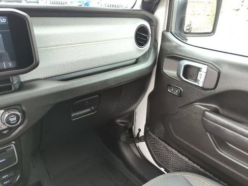 Used 2024 Jeep Gladiator Sport AWD/4WD image 8