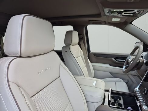 New 2026 GMC Yukon Denali w/ Sun & Power Step Package AWD/4WD image 17