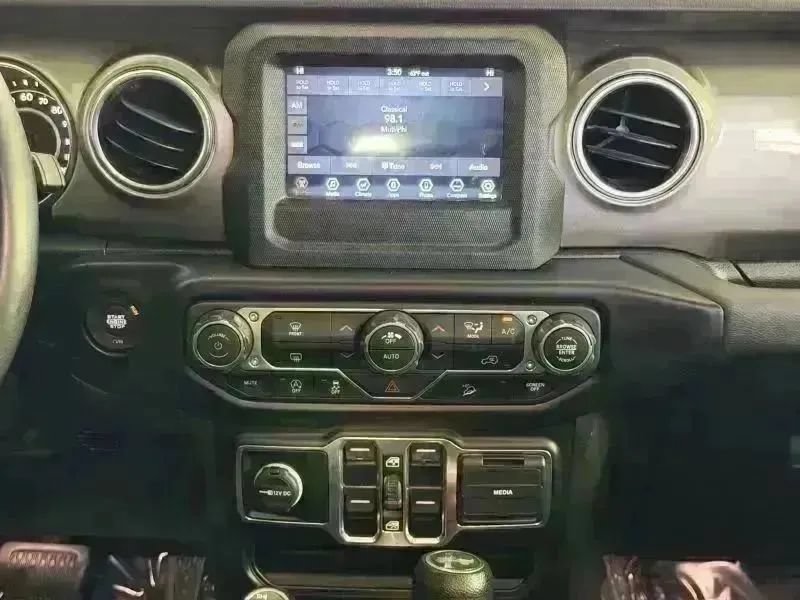Used 2020 Jeep Wrangler Unlimited Sahara AWD/4WD image 16
