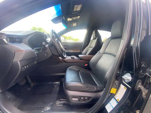 Used 2022 Toyota Venza XLE image 7