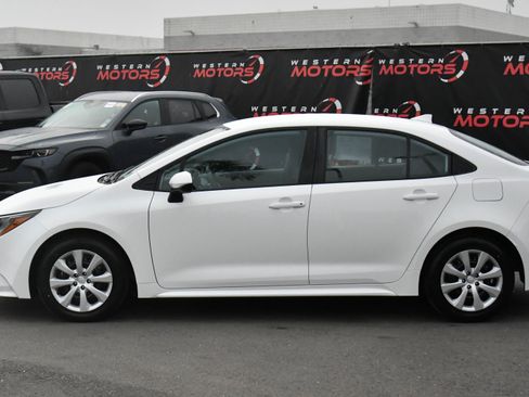 Used 2024 Toyota Corolla LE image 4