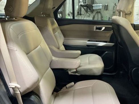 Used 2020 Ford Explorer XLT w/ Equipment Group 202A image 14