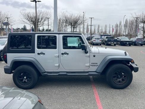 Used 2011 Jeep Wrangler Unlimited Sport image 8