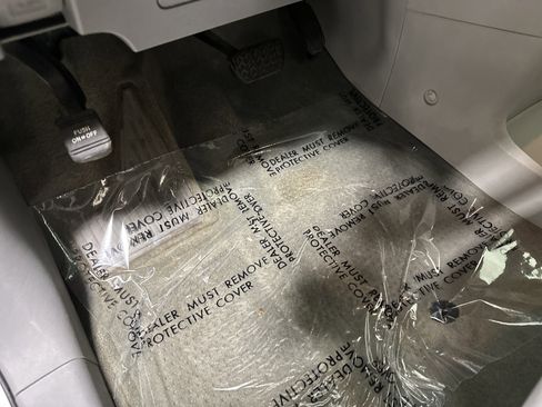 Used 2013 Toyota Sienna XLE image 17