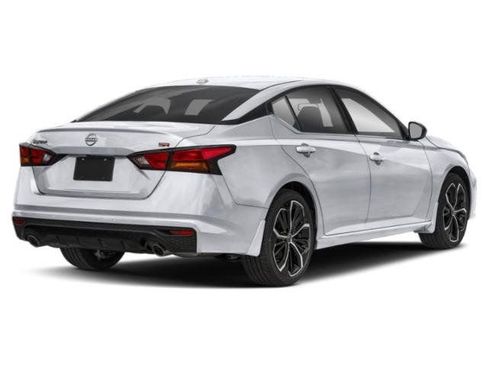 Used 2025 Nissan Altima 2.5 SR w/ SR Premium Package AWD/4WD image 2