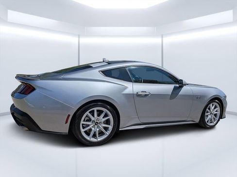 Used 2025 Ford Mustang GT Premium image 3