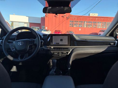 Used 2025 Toyota Camry LE image 32