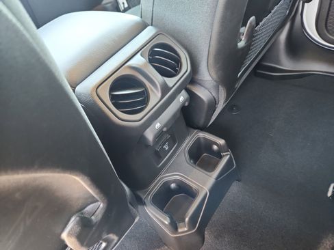 New 2025 Jeep Wrangler Unlimited Rubicon w/ Technology Group image 33