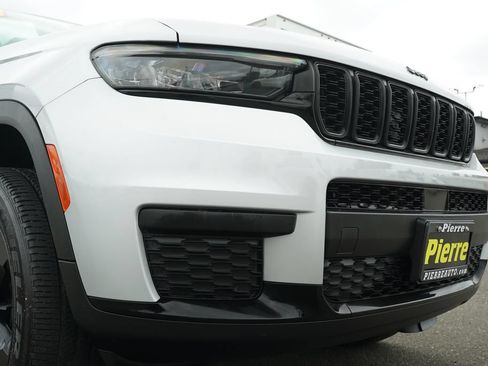 Used 2023 Jeep Grand Cherokee L Laredo AWD/4WD image 32