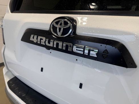 Certified 2022 Toyota 4Runner TRD Off-Road Premium AWD/4WD image 14