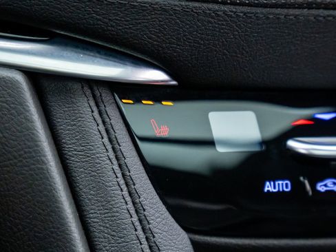 Used 2025 Cadillac XT6 Luxury image 26