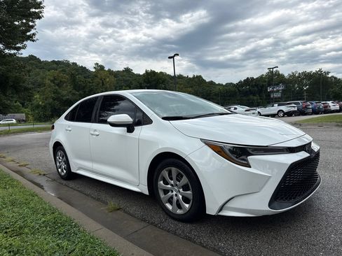Used 2021 Toyota Corolla LE FWD image 3