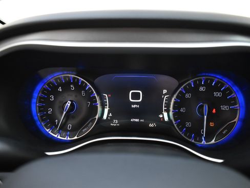 Used 2024 Chrysler Pacifica Touring-L FWD image 45