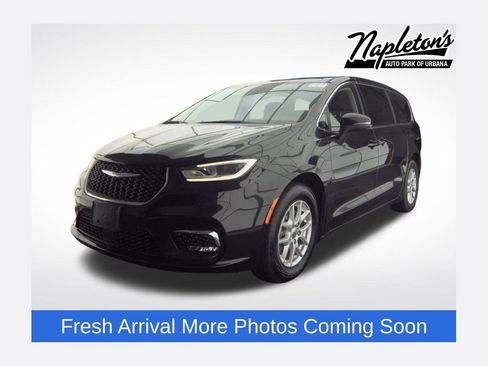 Used 2023 Chrysler Pacifica Touring-L image 1