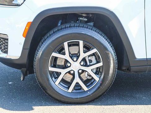 Used 2024 Jeep Grand Cherokee L Limited w/ Luxury Tech Group II image 9