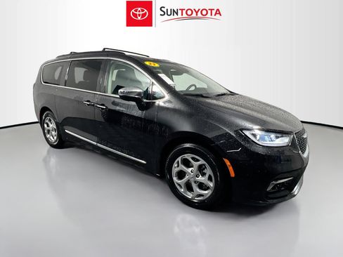 Used 2023 Chrysler Pacifica Limited FWD image 1