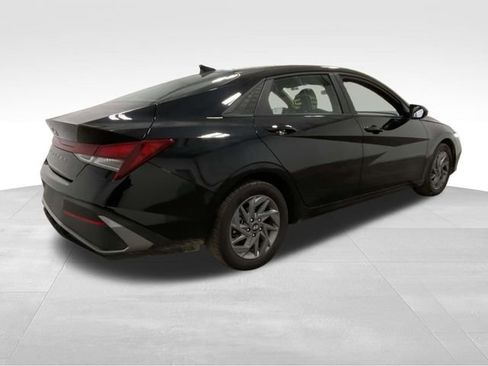 Used 2024 Hyundai Elantra SEL image 4
