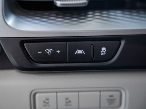 Used 2024 Kia Carnival LX image 40