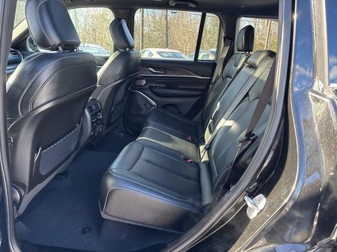 Used 2023 Jeep Grand Cherokee Overland image 11