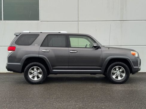 Used 2013 Toyota 4Runner SR5 AWD/4WD image 8